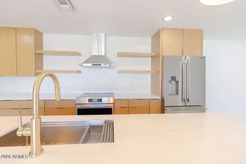 Kitchen - 8435 S 16th Pl, Phoenix, AZ 85042 photo 11 of 12