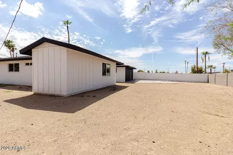 Exterior - 8435 S 16th Pl, Phoenix, AZ 85042 photo 8 of 10