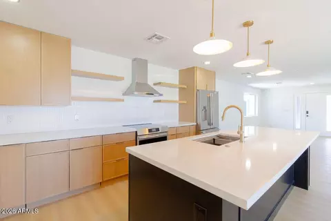 Kitchen - 8435 S 16th Pl, Phoenix, AZ 85042 photo 7 of 12
