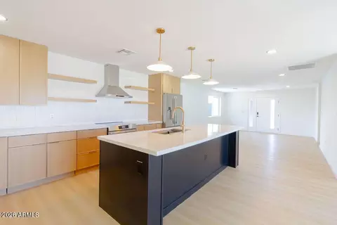 Kitchen - 8435 S 16th Pl, Phoenix, AZ 85042 photo 6 of 12