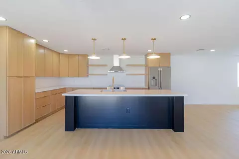 Kitchen - 8435 S 16th Pl, Phoenix, AZ 85042 photo 4 of 12