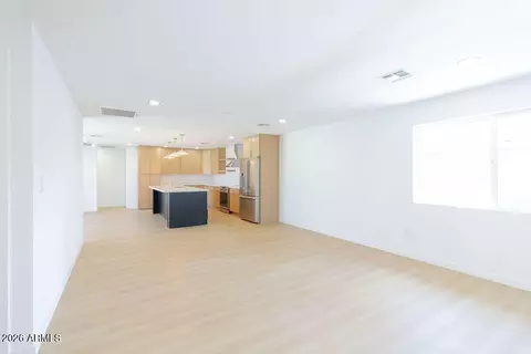 Living - 8435 S 16th Pl, Phoenix, AZ 85042 photo 2 of 2
