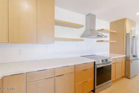 Kitchen - 8435 S 16th Pl, Phoenix, AZ 85042 photo 9 of 12