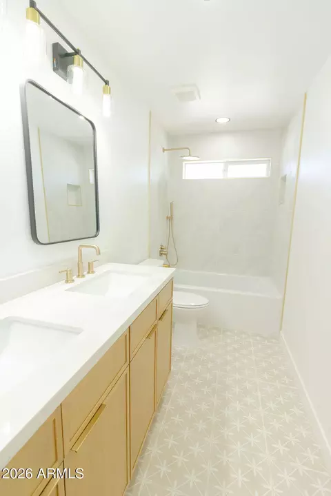 Bath - 8435 S 16th Pl, Phoenix, AZ 85042 photo 5 of 11