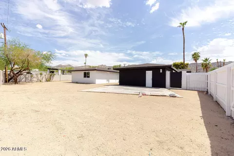 Exterior - 8435 S 16th Pl, Phoenix, AZ 85042 photo 6 of 10