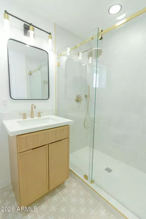 Bath - 8435 S 16th Pl, Phoenix, AZ 85042 photo 3 of 11