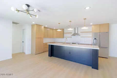 Kitchen - 8435 S 16th Pl, Phoenix, AZ 85042 photo 3 of 12