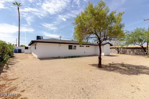 Exterior - 8435 S 16th Pl, Phoenix, AZ 85042 photo 9 of 10