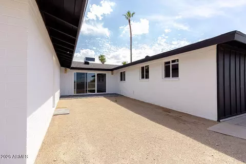 Exterior - 8435 S 16th Pl, Phoenix, AZ 85042 photo 4 of 10