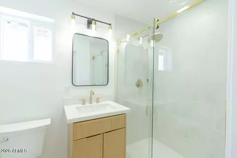 Bath - 8435 S 16th Pl, Phoenix, AZ 85042 photo 1 of 11