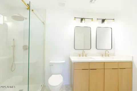 Bath - 8435 S 16th Pl, Phoenix, AZ 85042 photo 8 of 11