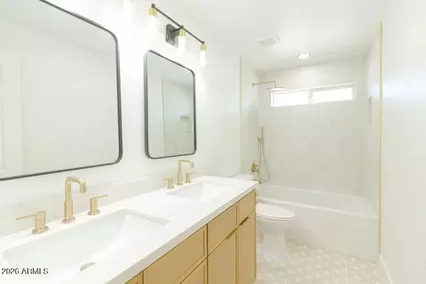 Bath - 8435 S 16th Pl, Phoenix, AZ 85042 photo 4 of 11