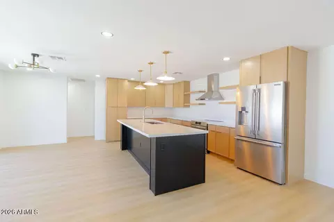 Kitchen - 8435 S 16th Pl, Phoenix, AZ 85042 photo 1 of 12