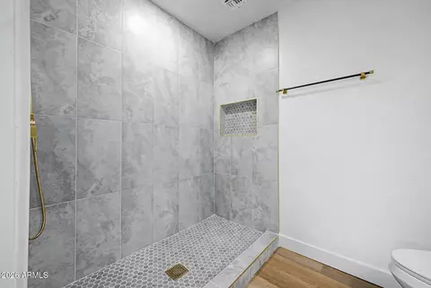 Bath - 5207 N 39th Dr, Phoenix, AZ 85019 photo 2 of 4