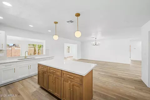 Kitchen - 5207 N 39th Dr, Phoenix, AZ 85019 photo 2 of 2