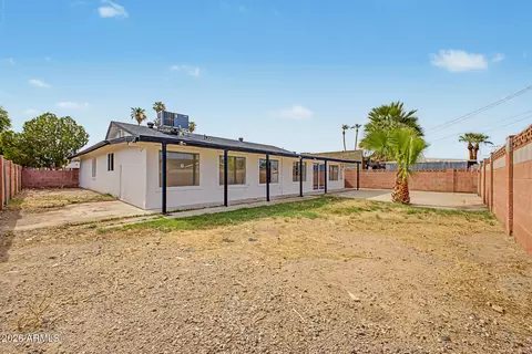 Exterior - 5207 N 39th Dr, Phoenix, AZ 85019 photo 5 of 5