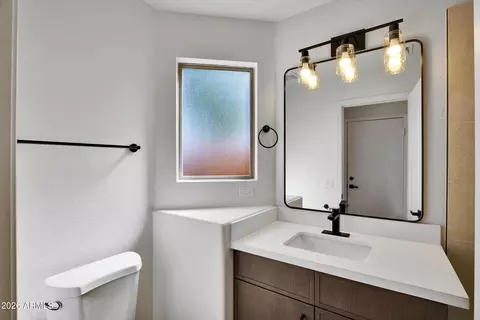 Bath - 2250 E Deer Valley Rd #67, Phoenix, AZ 85024 photo 1 of 6