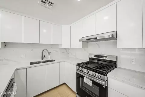 Kitchen - 1609 W Chipman Rd, Phoenix, AZ 85041 photo 2 of 2