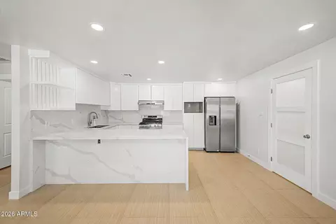 Kitchen - 1609 W Chipman Rd, Phoenix, AZ 85041 photo 1 of 2