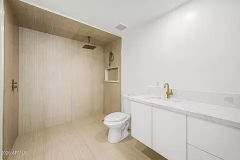 Bath - 1609 W Chipman Rd, Phoenix, AZ 85041 photo 1 of 3