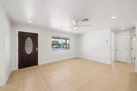 Living - 1609 W Chipman Rd, Phoenix, AZ 85041 photo 1 of 2