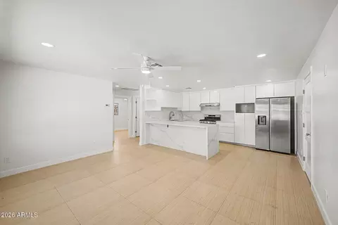 Living - 1609 W Chipman Rd, Phoenix, AZ 85041 photo 2 of 2