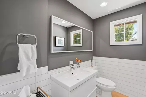 Bath - 3427 E Mariposa St, Phoenix, AZ 85018 photo 5 of 5
