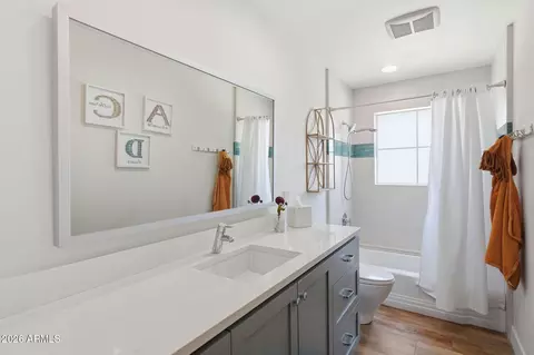 Bath - 3427 E Mariposa St, Phoenix, AZ 85018 photo 3 of 5