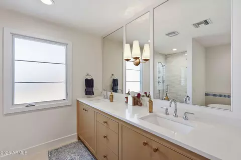 Bath - 3427 E Mariposa St, Phoenix, AZ 85018 photo 1 of 5