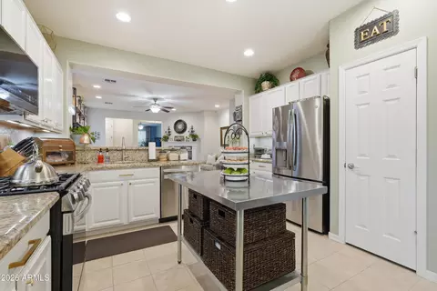Kitchen - 11121 E Shepperd Ave, Mesa, AZ 85212 photo 5 of 6