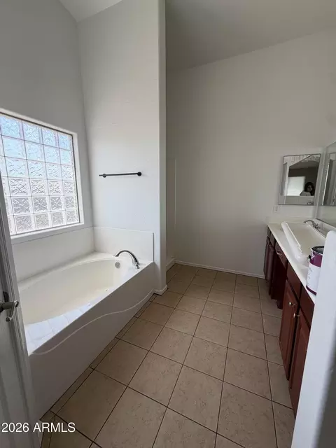 Bath - 2555 E Robb Ln, Phoenix, AZ 85024 photo 1 of 4
