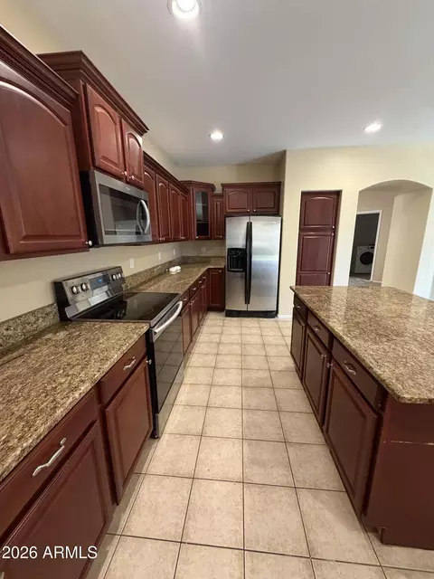 Kitchen - 2555 E Robb Ln, Phoenix, AZ 85024 photo 2 of 3