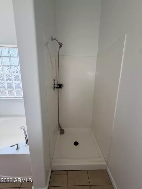 Bath - 2555 E Robb Ln, Phoenix, AZ 85024 photo 2 of 4