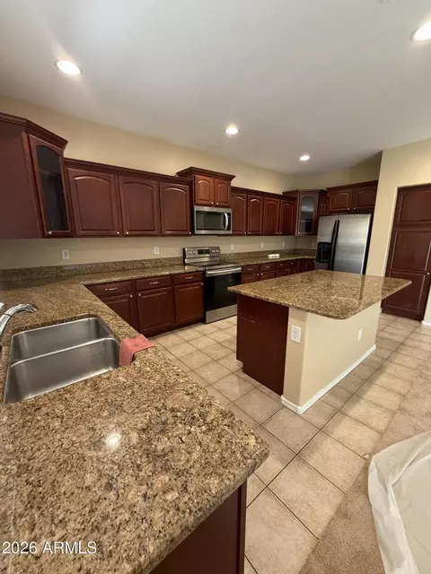 Kitchen - 2555 E Robb Ln, Phoenix, AZ 85024 photo 3 of 3