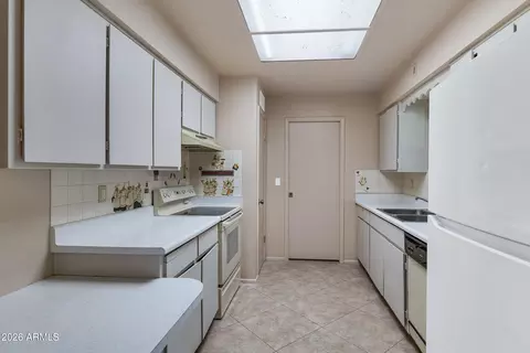 Kitchen - 4206 E Dolphin Ave, Mesa, AZ 85206 photo 1 of 3
