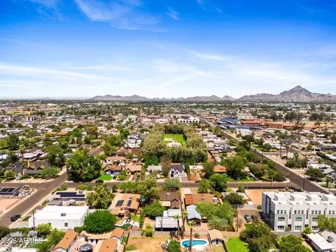 View/Area - 1115 E Weldon Ave, Phoenix, AZ 85014 photo 2 of 4