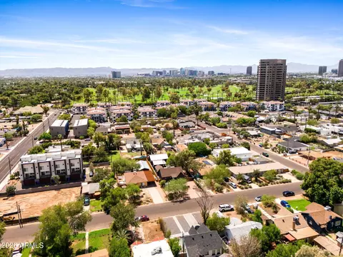 View/Area - 1115 E Weldon Ave, Phoenix, AZ 85014 photo 3 of 4