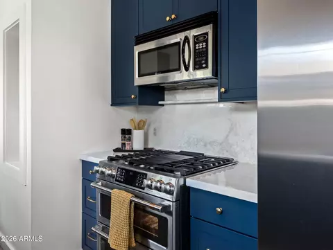 Kitchen - 1115 E Weldon Ave, Phoenix, AZ 85014 photo 3 of 4