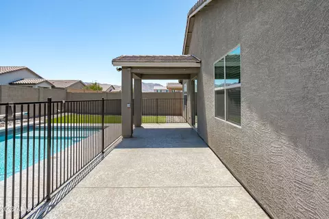 Exterior - 7123 S 34th Ln, Phoenix, AZ 85041 photo 6 of 13