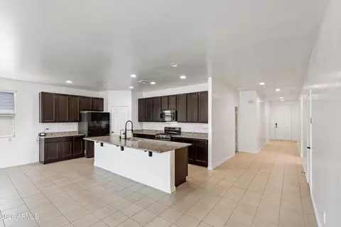Entry Way - 7123 S 34th Ln, Phoenix, AZ 85041 photo 1 of 2