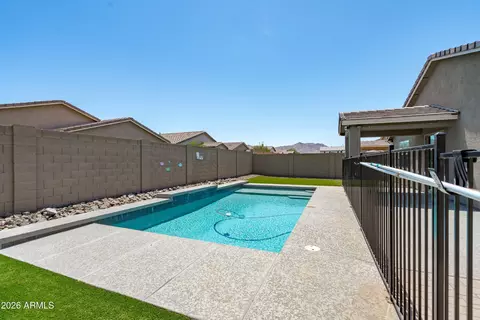 Exterior - 7123 S 34th Ln, Phoenix, AZ 85041 photo 11 of 13