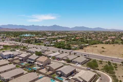 View/Area - 7123 S 34th Ln, Phoenix, AZ 85041 photo 10 of 13