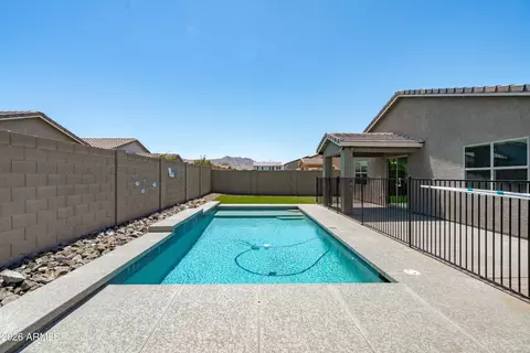 Exterior - 7123 S 34th Ln, Phoenix, AZ 85041 photo 2 of 13