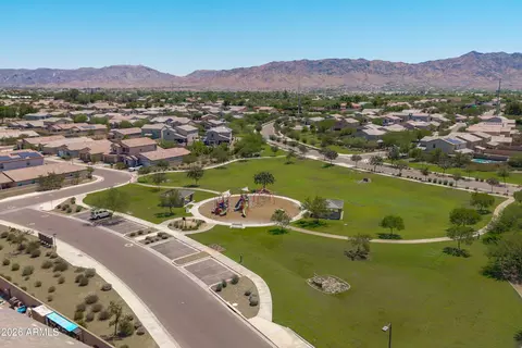 View/Area - 7123 S 34th Ln, Phoenix, AZ 85041 photo 3 of 13