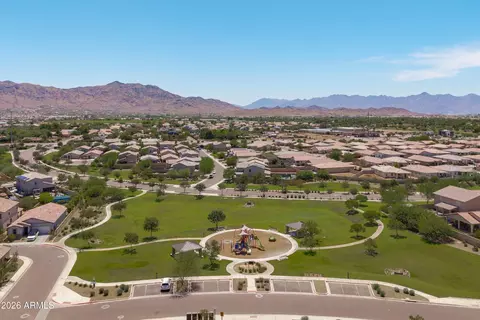 View/Area - 7123 S 34th Ln, Phoenix, AZ 85041 photo 4 of 13
