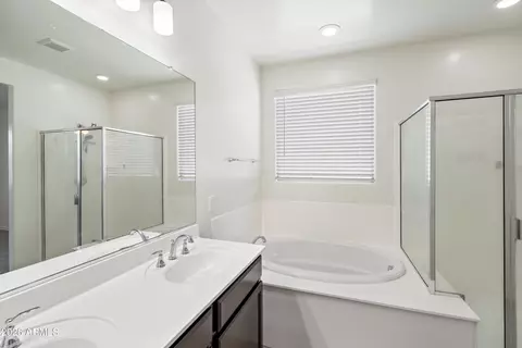 Bath - 7123 S 34th Ln, Phoenix, AZ 85041 photo 2 of 4