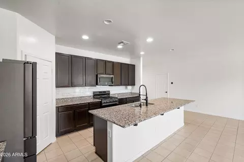 Kitchen - 7123 S 34th Ln, Phoenix, AZ 85041 photo 2 of 3