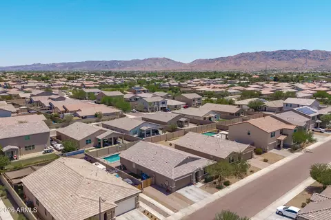 View/Area - 7123 S 34th Ln, Phoenix, AZ 85041 photo 1 of 13