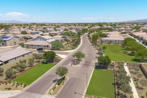 View/Area - 7123 S 34th Ln, Phoenix, AZ 85041 photo 2 of 13