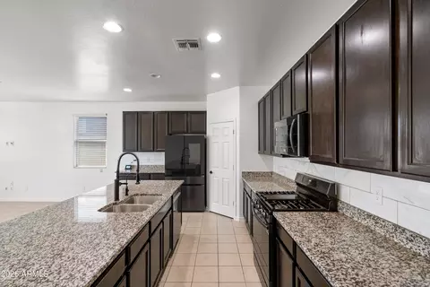 Kitchen - 7123 S 34th Ln, Phoenix, AZ 85041 photo 3 of 3